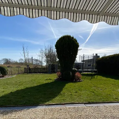 Freistehendes In Tossens Mit Terrasse Holiday home
